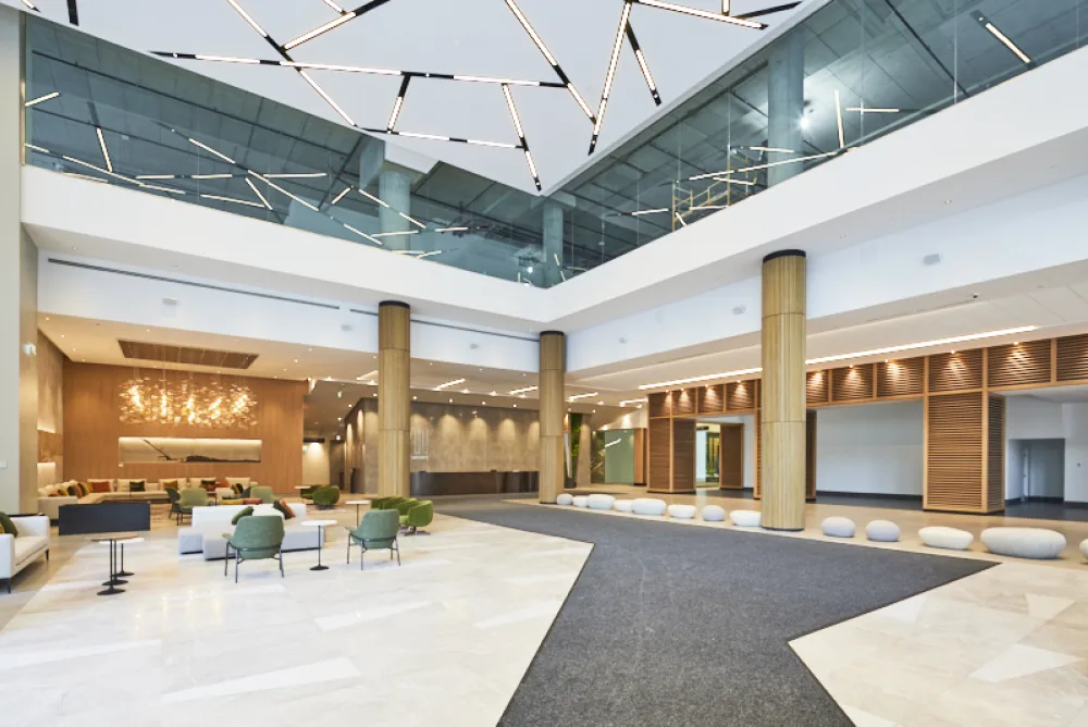 700 St Jacq 23 12 06 Lobby 11